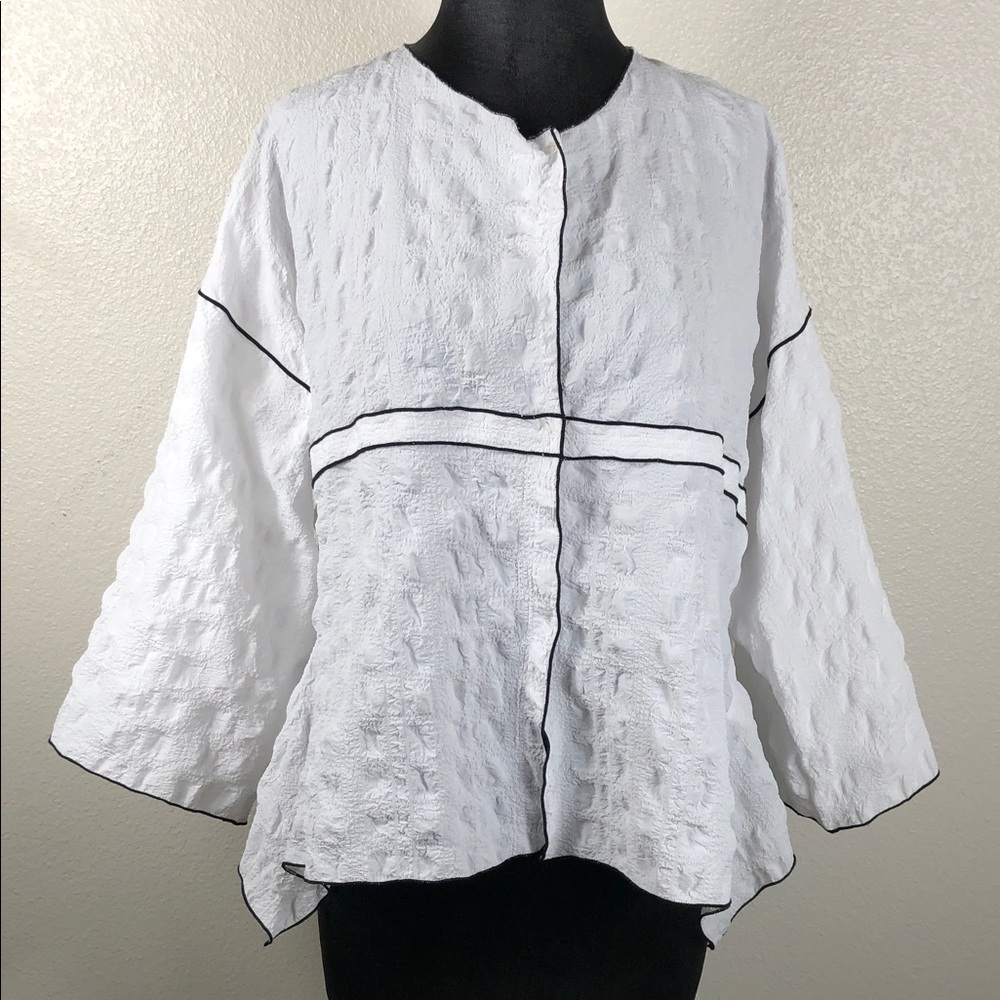 IC by Connie K Blouse White Handkerchief Hem Lightweight Textured Size XL